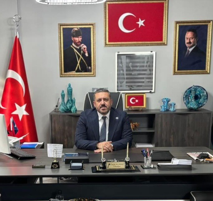 ÜZEYİR ALADAĞ’DAN SERT TEPKİ: “DEVLET KAPISI TORPİLE DEĞİL LİYAKATE AÇILMALI”